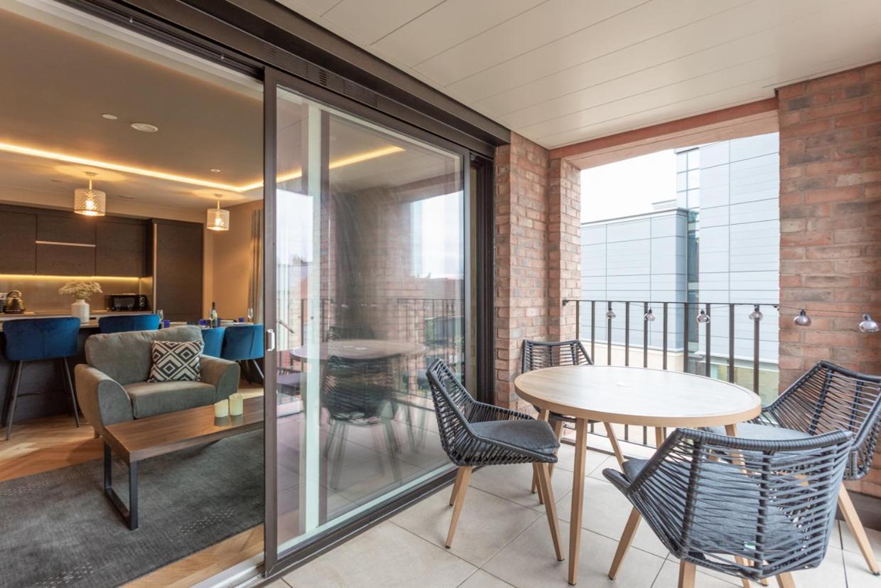 Luxury 2 Bedroom Apartment With Free Parking In The Heart Of Йорк Экстерьер фото