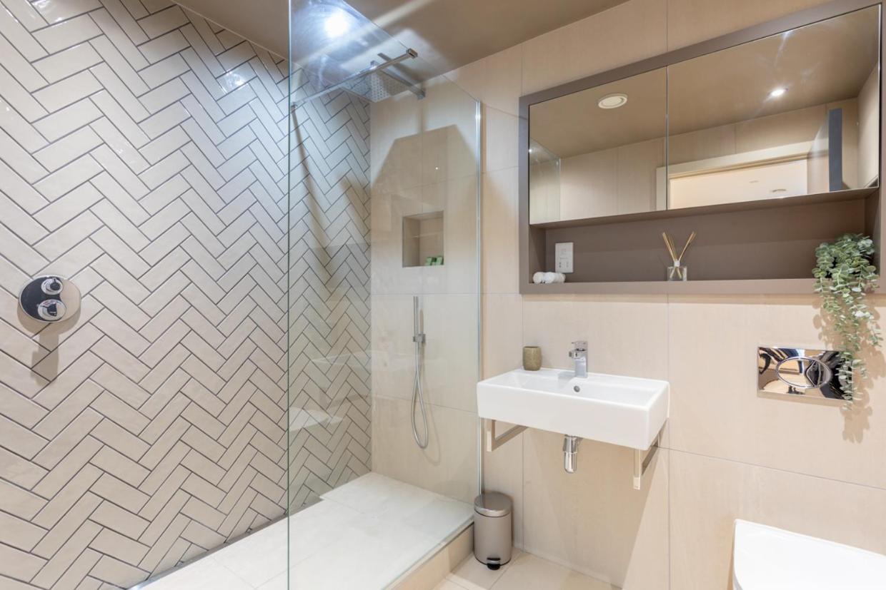 Luxury 2 Bedroom Apartment With Free Parking In The Heart Of Йорк Экстерьер фото